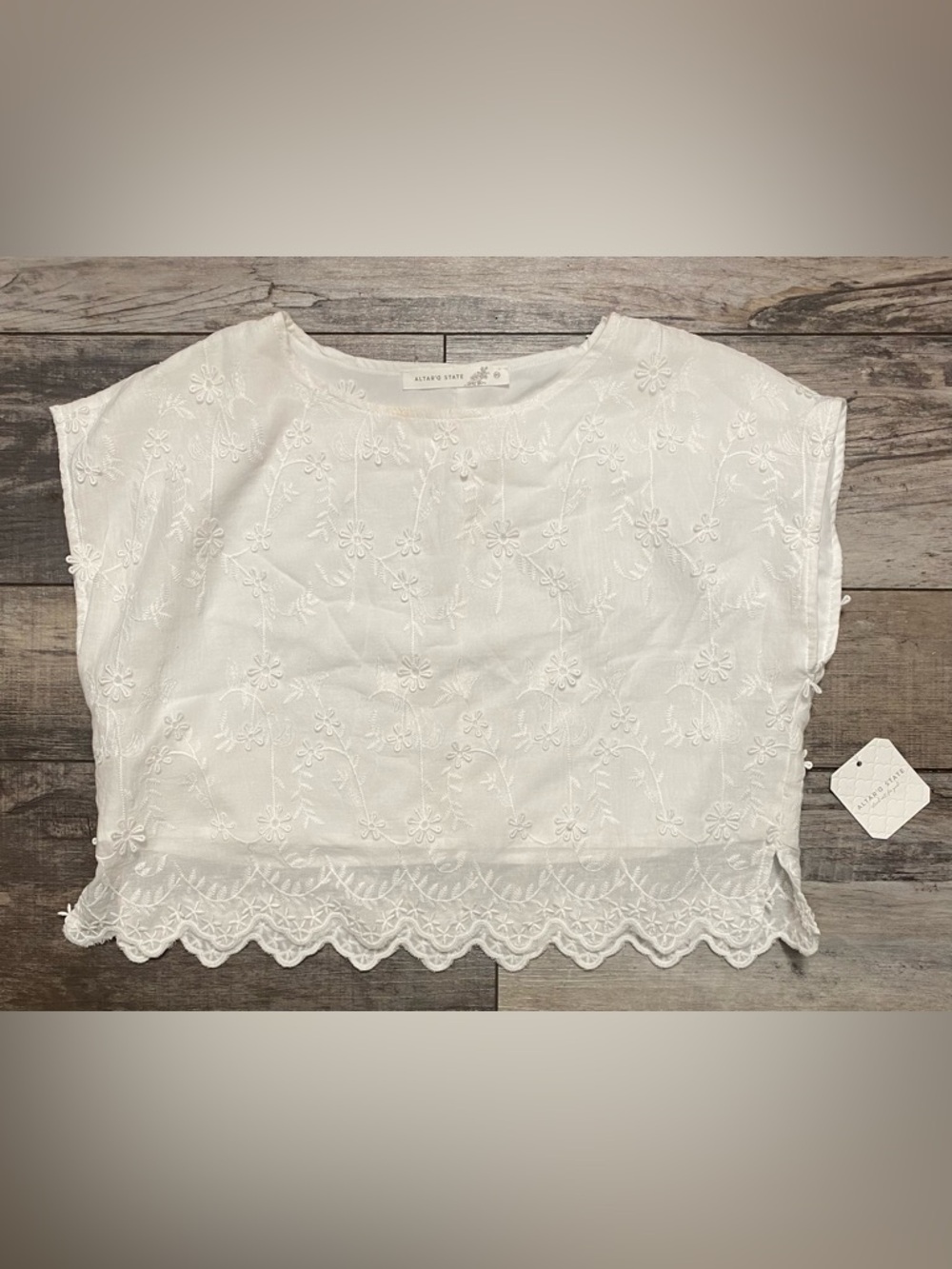 Altar’d State White Embroidered Cropped Top Shirt XS Summer Beach Wear Floral